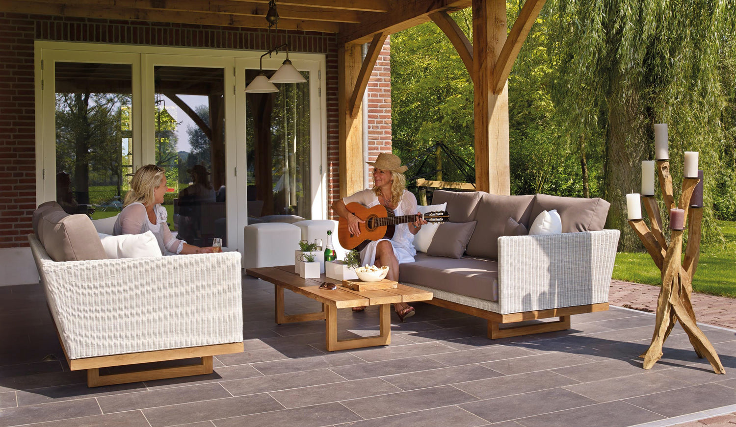 How To Choose Durable & Long Lasting Outdoor Furniture Covers: Expert Tips